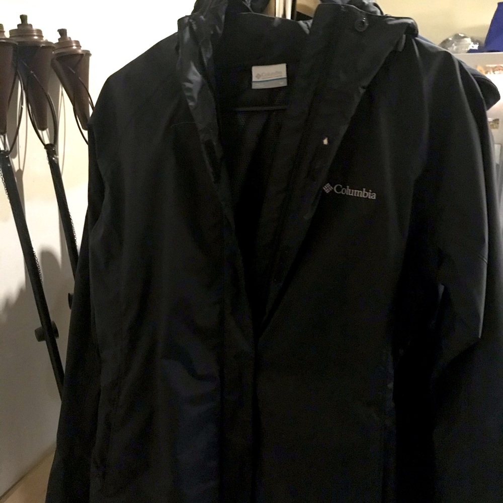 Women’s Columbia black rain jacket